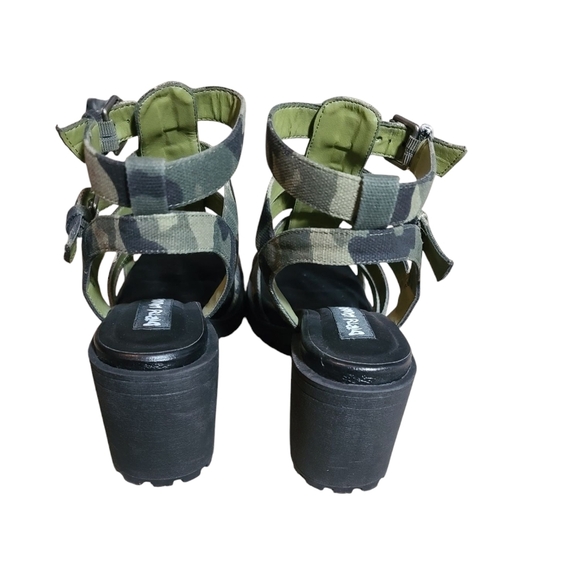 DIRTY LAUNDRY NWOT Fun Stuff Heeled Strappy Sandal In Camo Size 8.5 EUR 39 - Picture 5 of 13